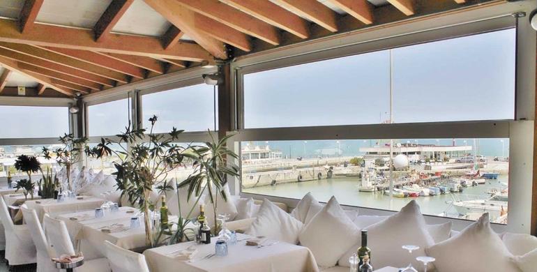 Ristorante-di-pesce-Riccione-Cavalluccio-Marino-terrazza